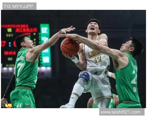 孙铭徽凭借出色抢断能力助力球队逆转局势展现卓越防守技巧